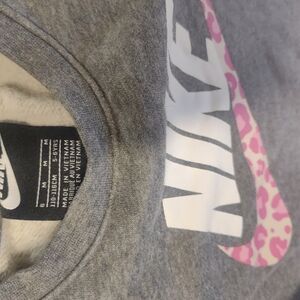 KIDS Nike Gray Sweatshirt with Pink Leopard Logo SIZE 6/Medium, 5-6 Years Old